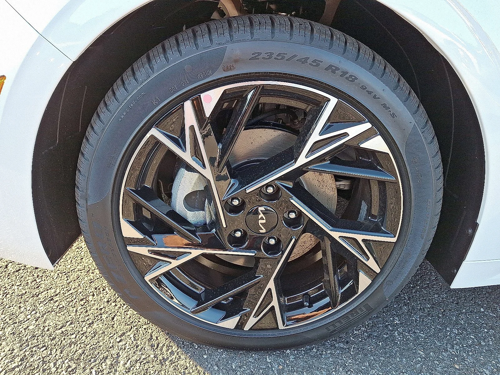 New 2026 Snow White Pearl Kia GT-Line FWD image 4