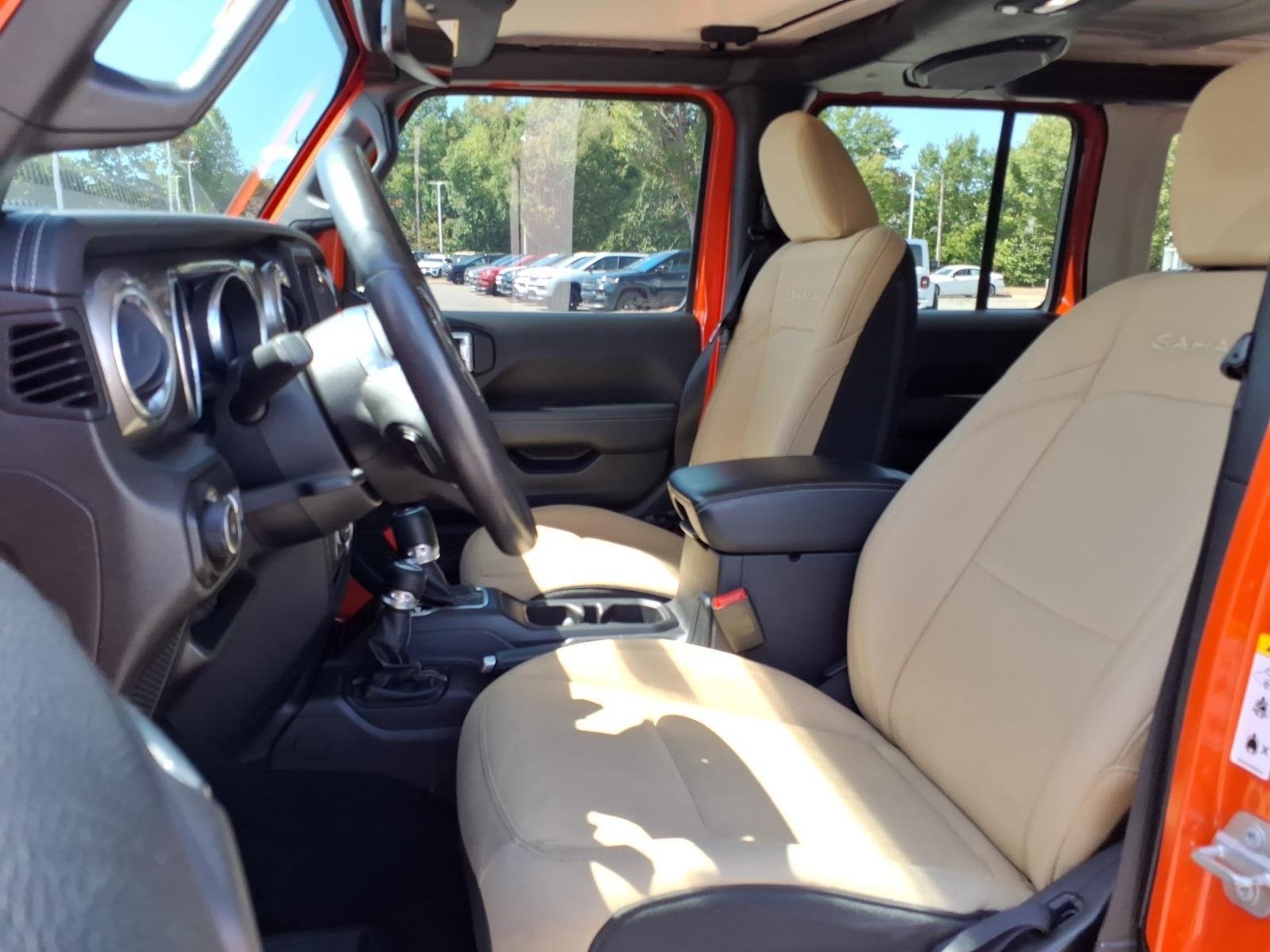 Used 2018 Punkn Metallic Clearcoat Jeep Sahara image 20