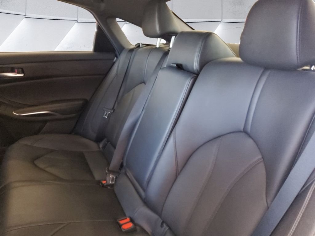 Used 2022 White Toyota XLE Plus image 18