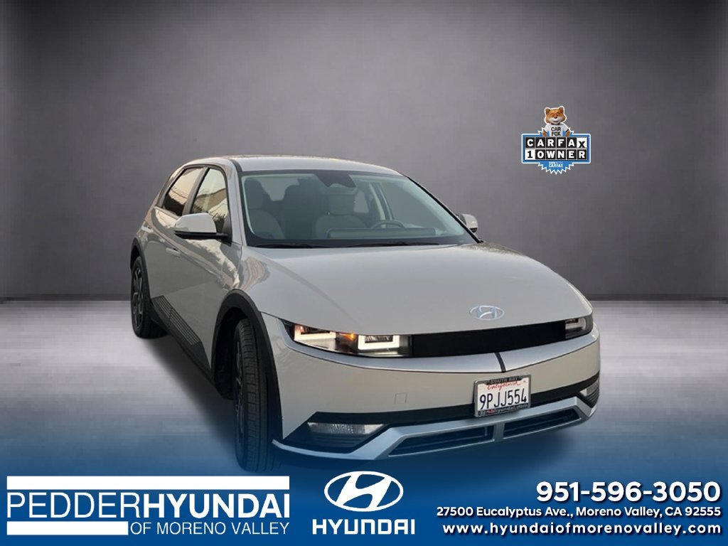 Certified Used 2024 Gray Hyundai SE image 1