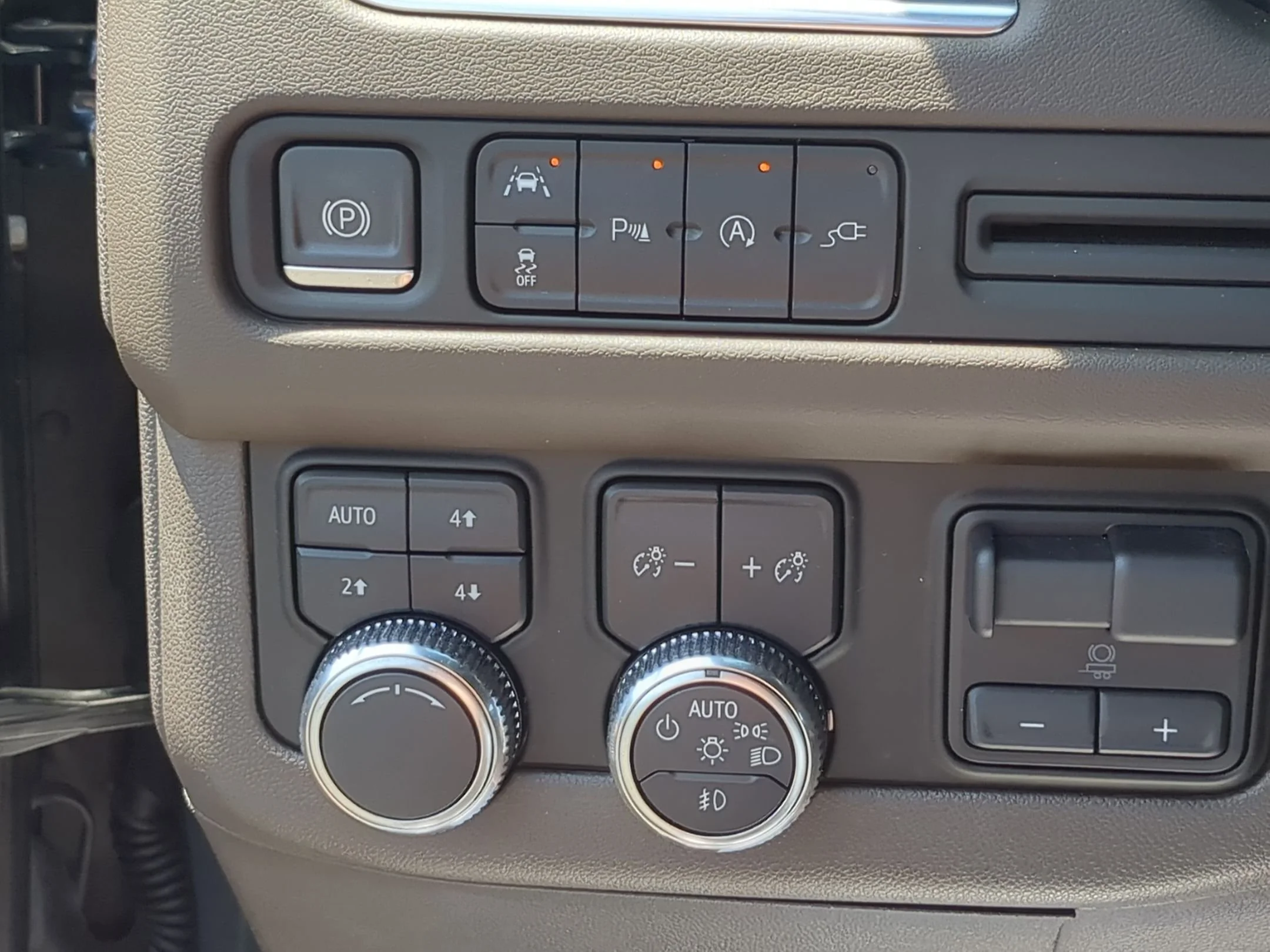 Used 2021 Dark Sky Metallic GMC SLT image 16