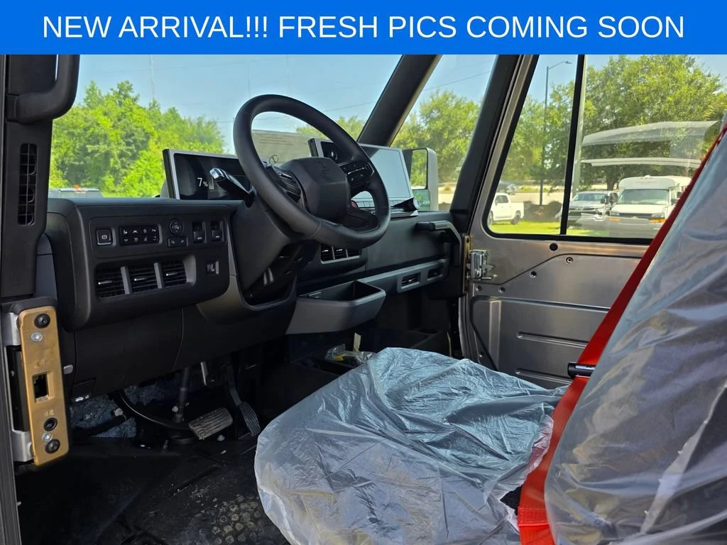 Used 2024 Oyster White BrightDrop EJY image 7