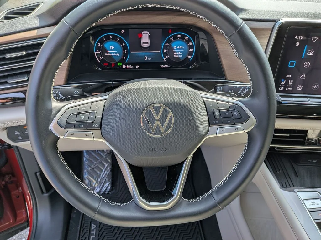 Used 2025 Blue Volkswagen 2.0T SE w/Technology image 15