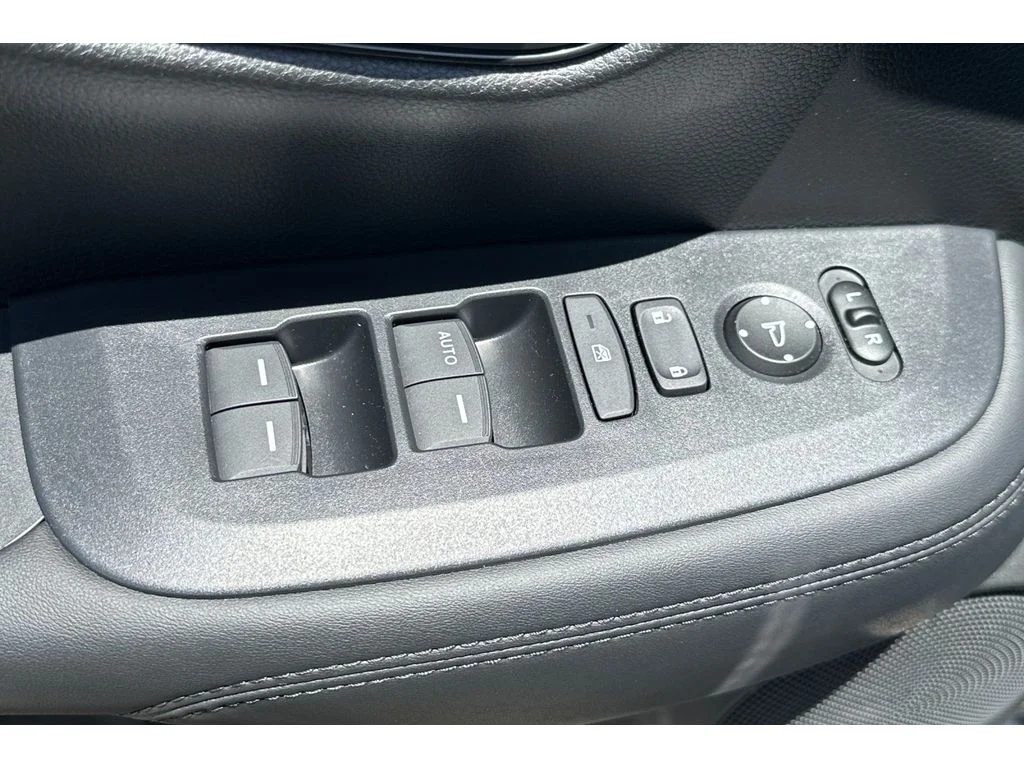Used 2027 Crystal Black Pearl Honda LX image 12