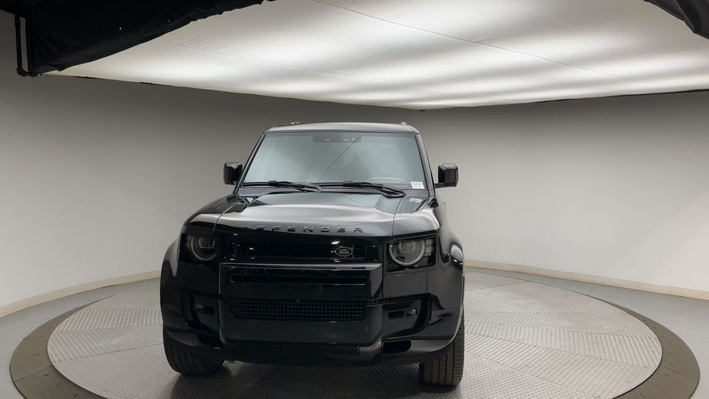 New 2026 Santorini Black Land Rover V8 image 7