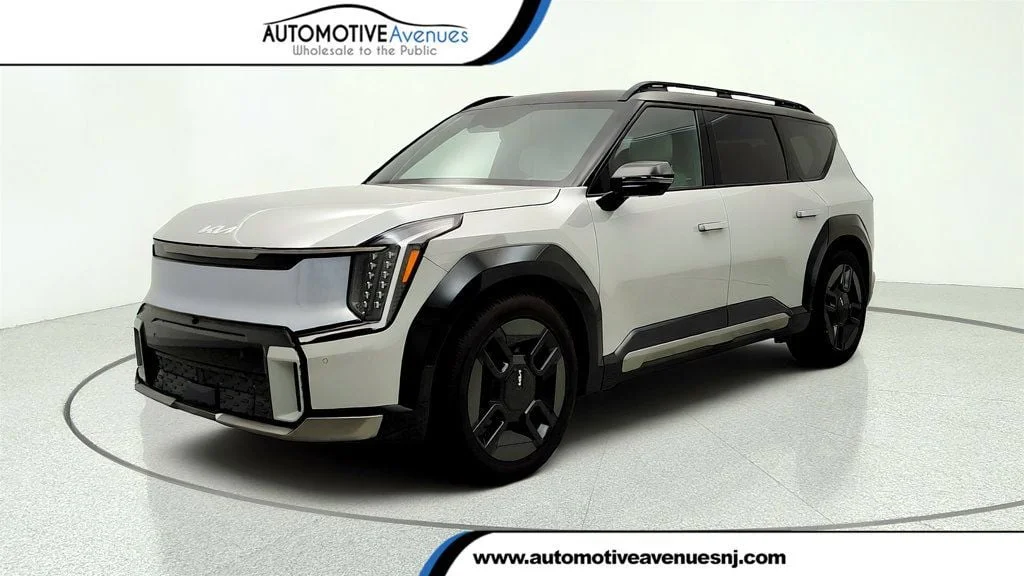 Used 2026 Wolf Gray/Ebony Black Roof Kia GT-Line AWD w/ Relaxation Package image 1