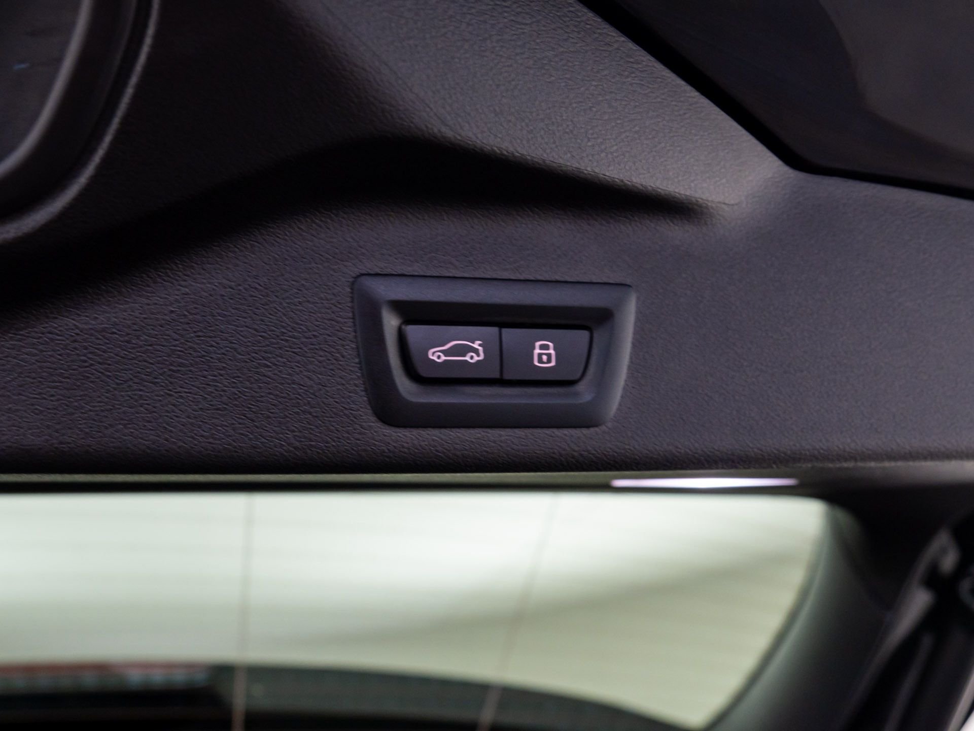 New 2026 Black Sapphire Metallic BMW xDrive40i image 29