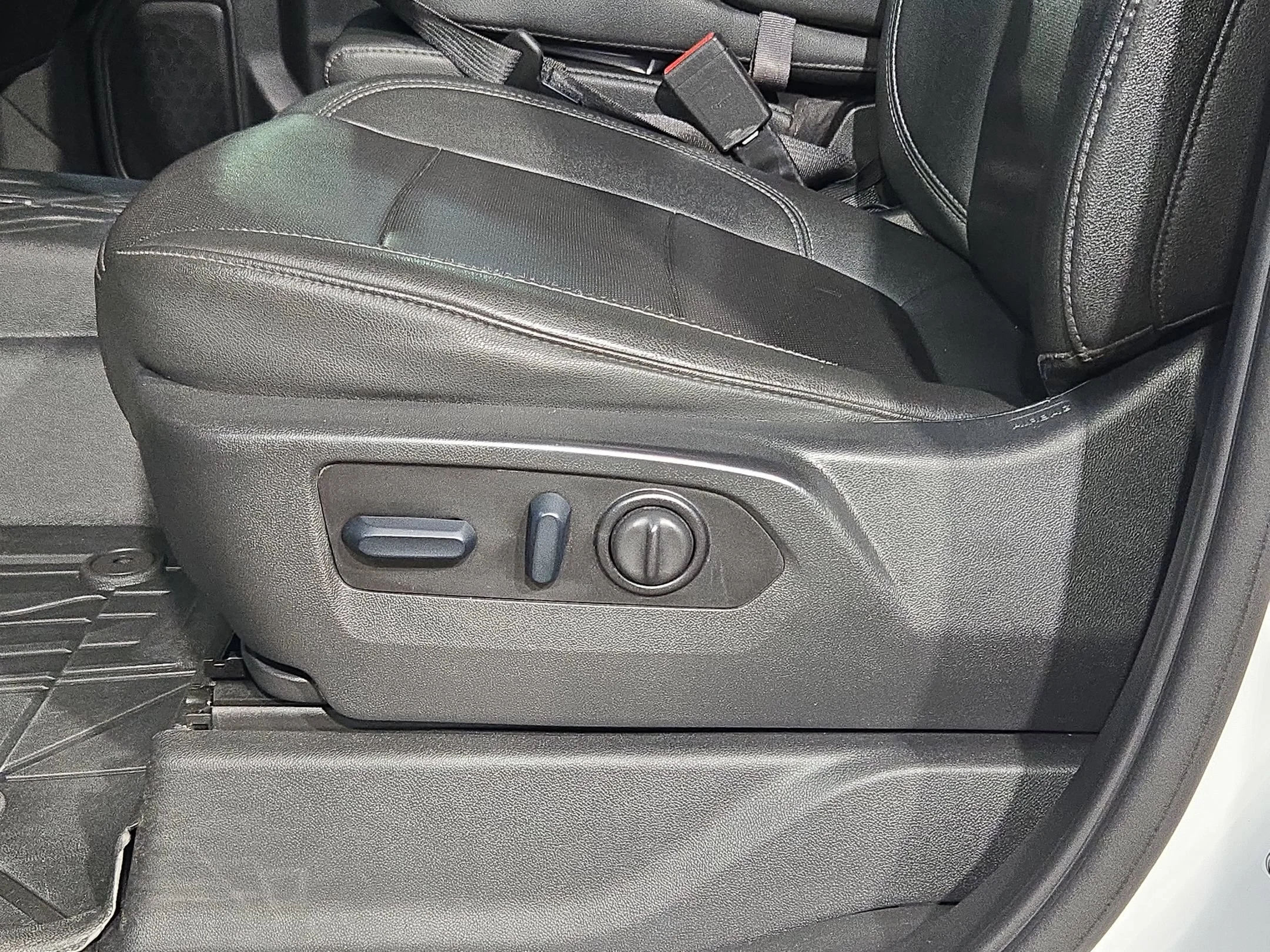 Used 2023 Summit White Chevrolet LTZ image 23