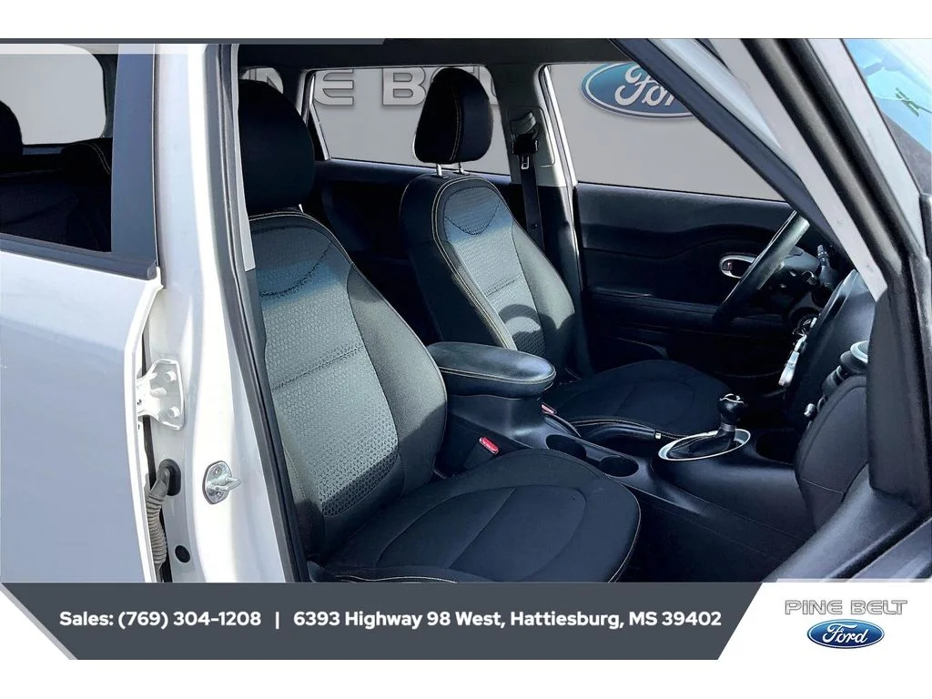 Used 2016 Clear White Kia + image 7