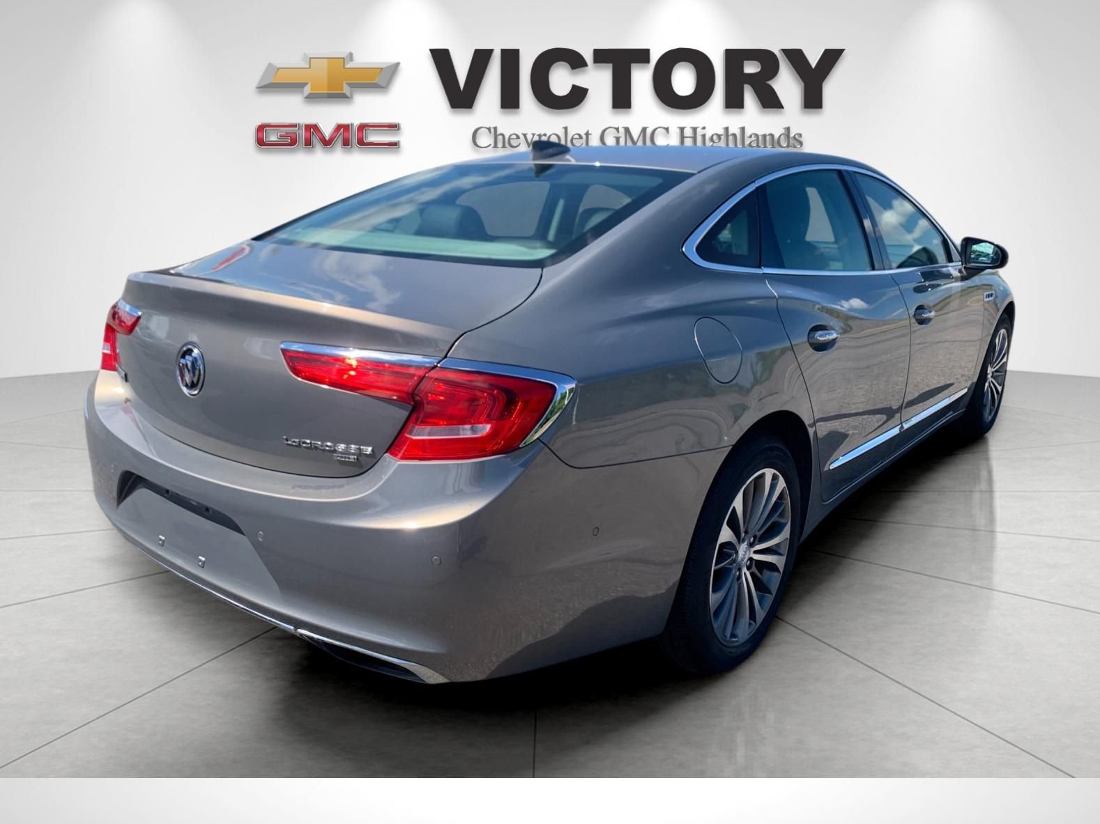 Used 2019  Buick Premium I Group image 3