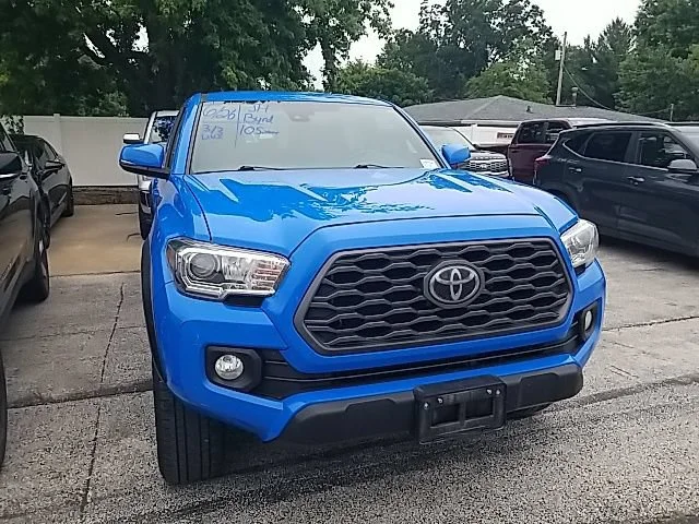 Used 2020 Blue Toyota SR5 image 4