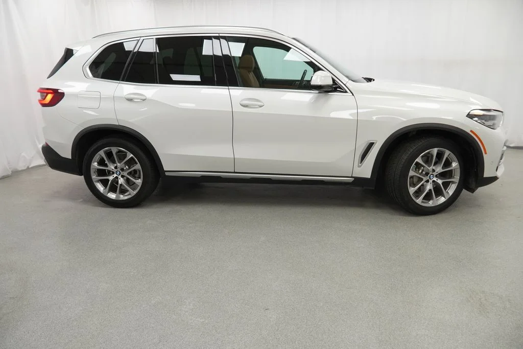 Used 2022 White BMW xDrive40i image 8