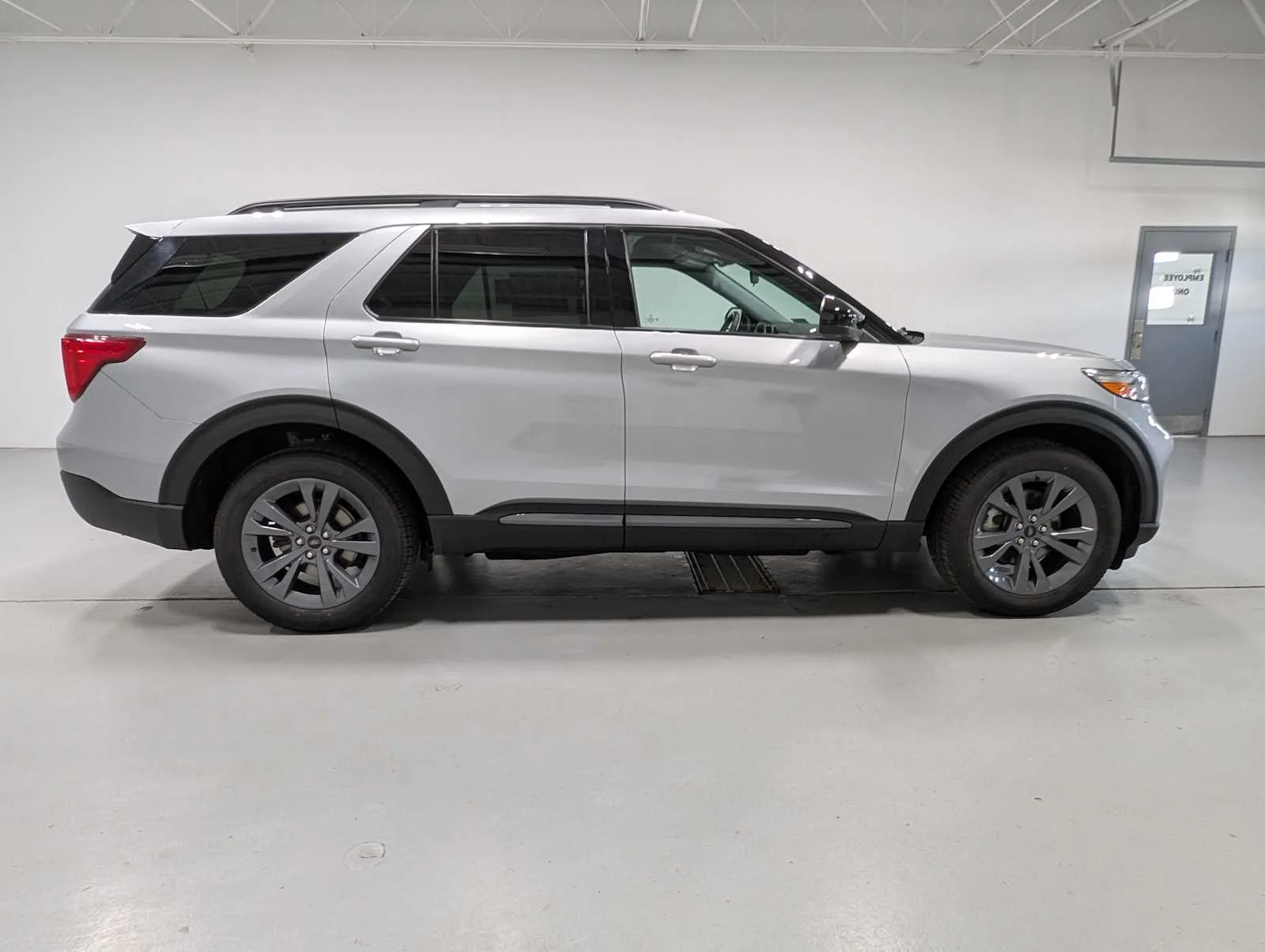 Used 2023 Iconic Silver Metallic Ford XLT image 7