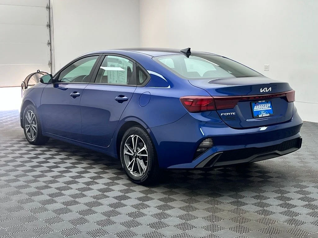 Used 2023 Blue Kia LXS image 10