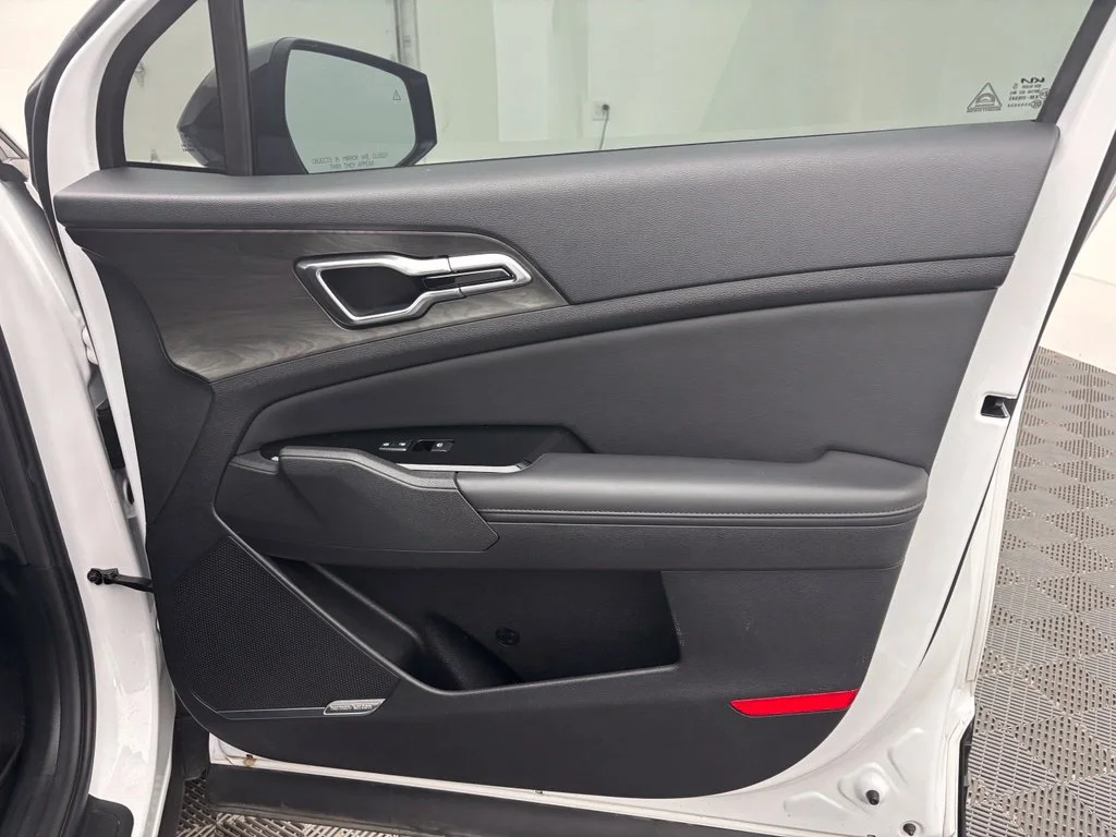 Used 2023 White Kia X-Pro Prestige image 33