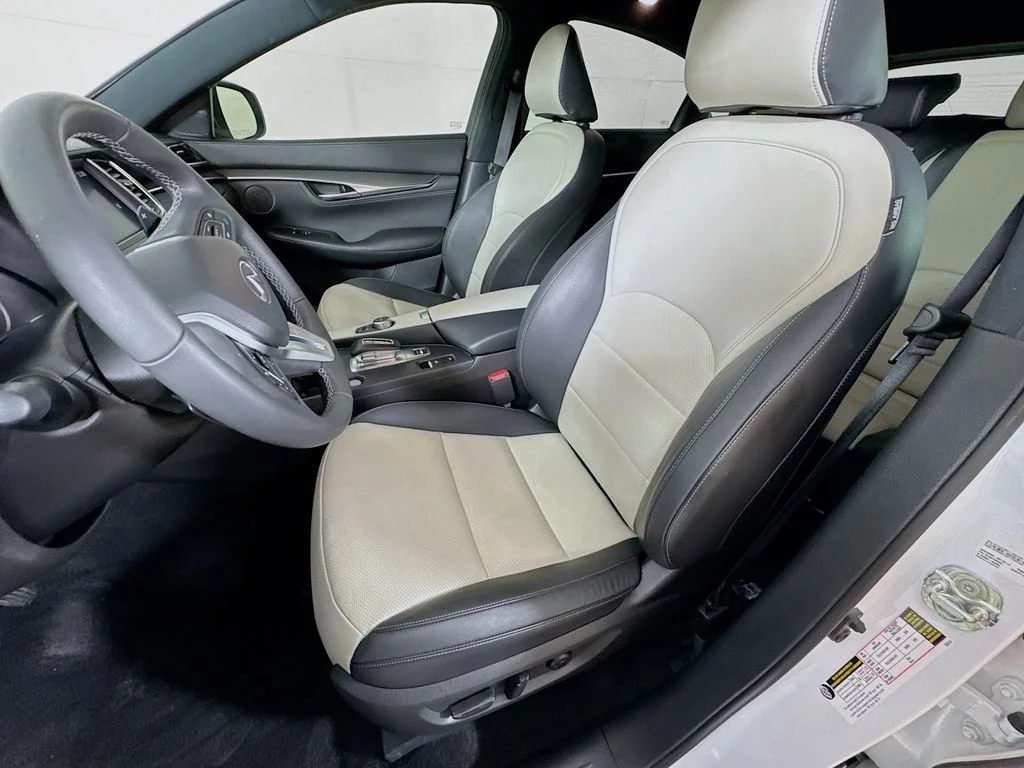 Certified Used 2024 White INFINITI LUXE image 28