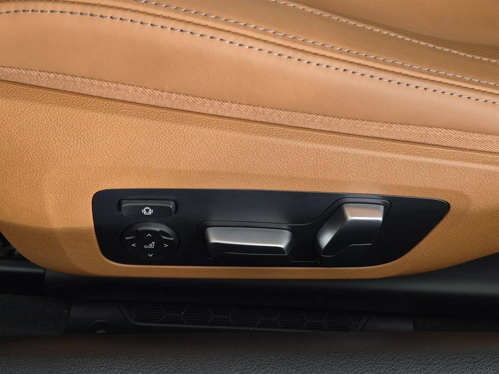 2026 BMW 8 Series 840i - Photo 26