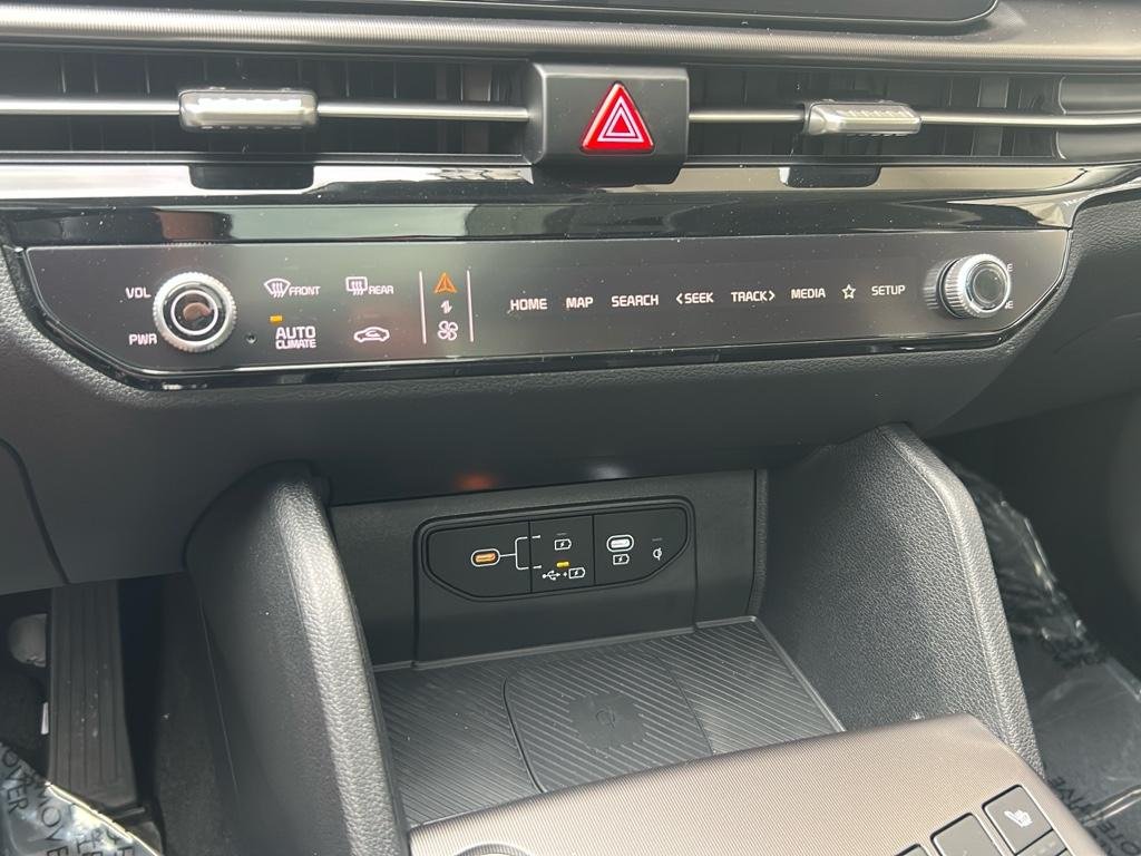 2026 Kia Sportage EX - Photo 23