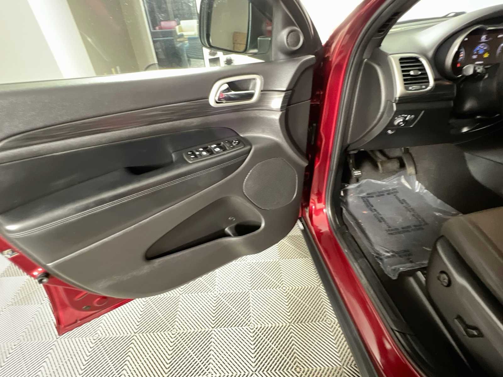 Used 2021 Velvet Red Pearlcoat Jeep Laredo E image 19