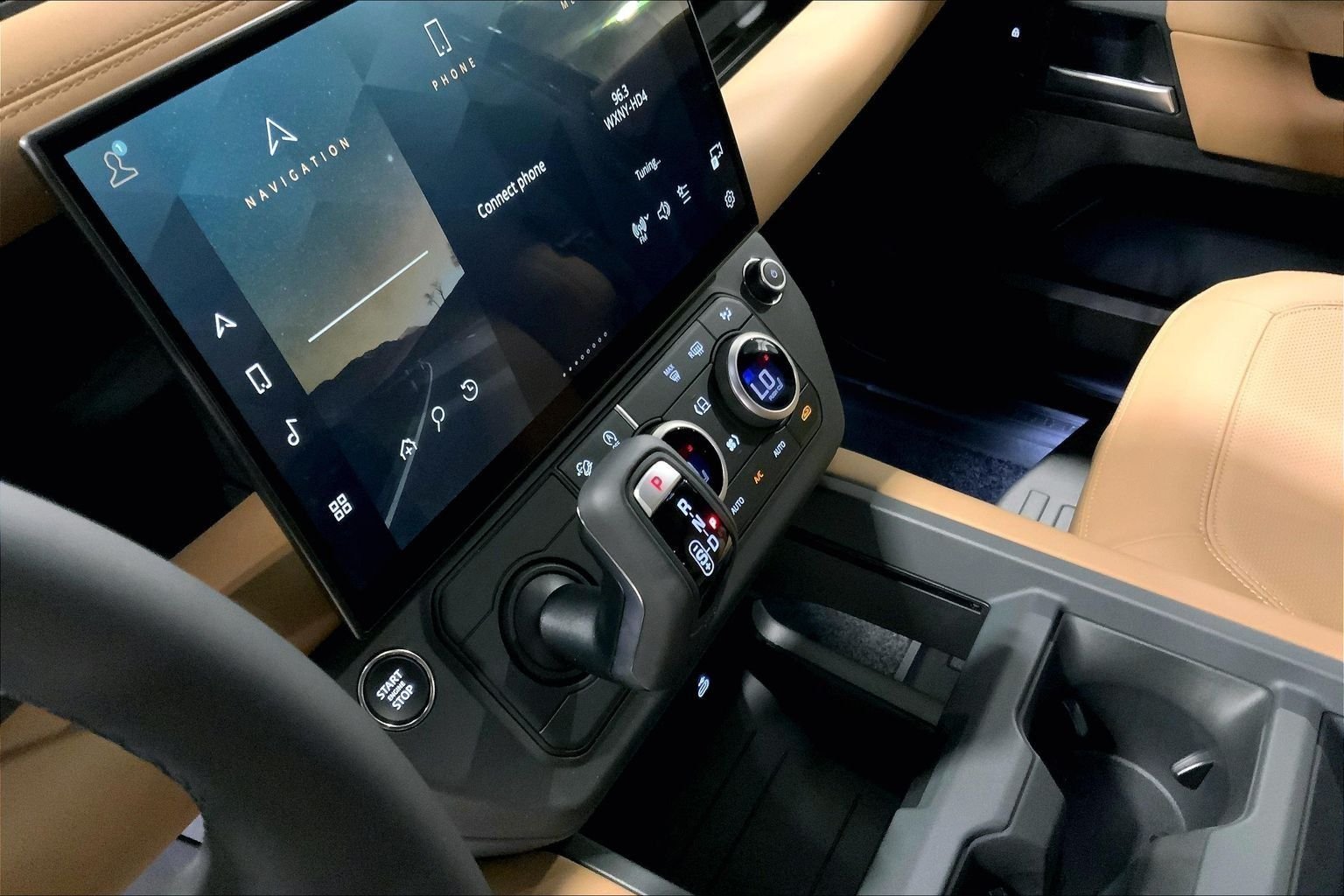 New 2026 Santorini Black LAND ROVER S image 7