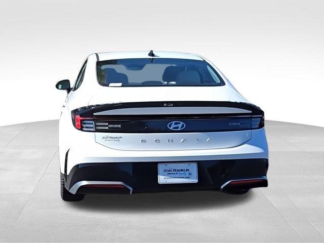 New 2026 White Hyundai SEL Sport image 7