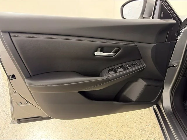 Used 2023 Gray Nissan S image 23