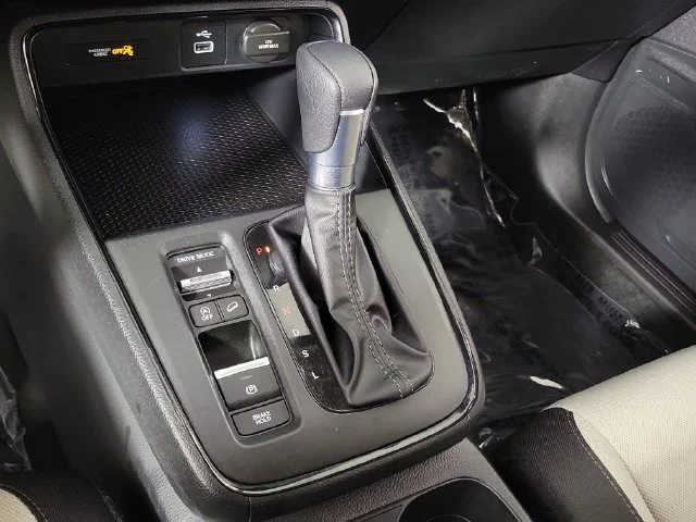 Used 2025 White Honda LX image 30