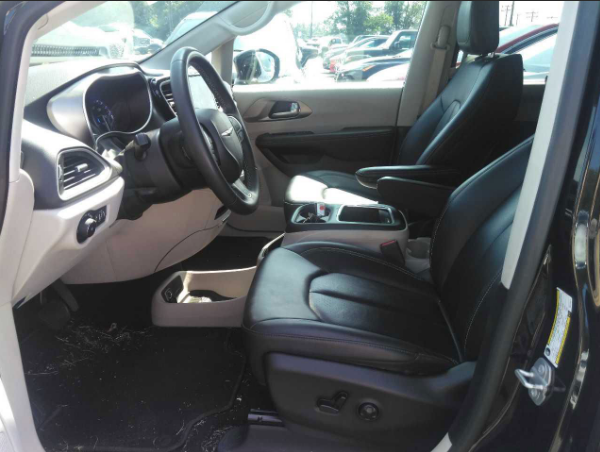 Used 2024 Black Chrysler Touring L image 7