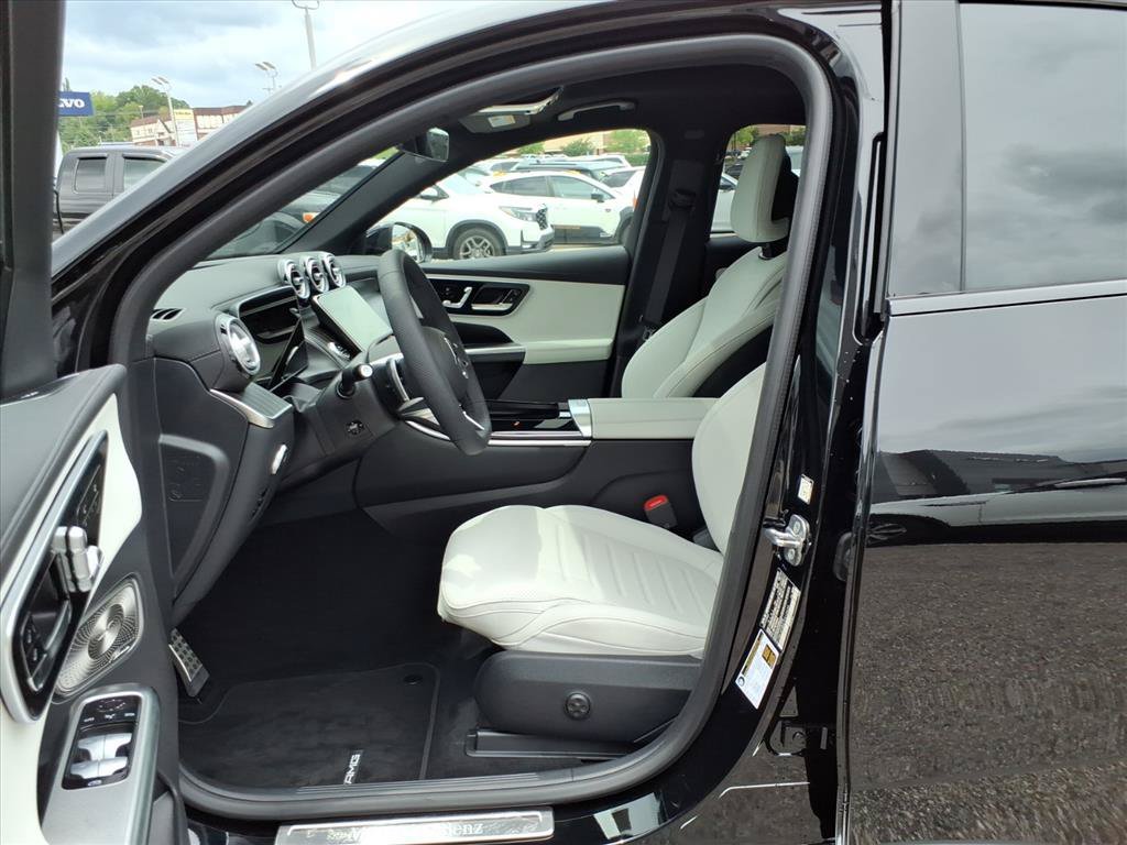 New 2026 Black Mercedes-Benz GLC 300 image 11