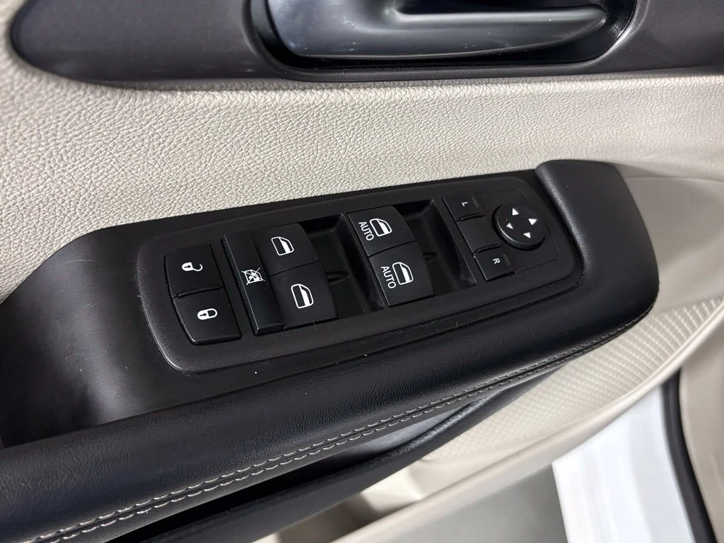 Used 2023 White Chrysler Touring L image 14
