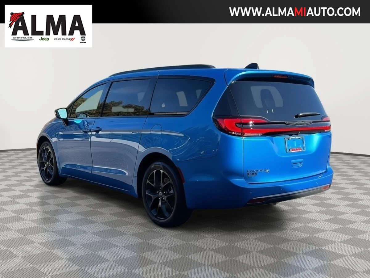 New 2026 Hydro Blue Pearl-Coat Exterior Paint Chrysler Select image 5