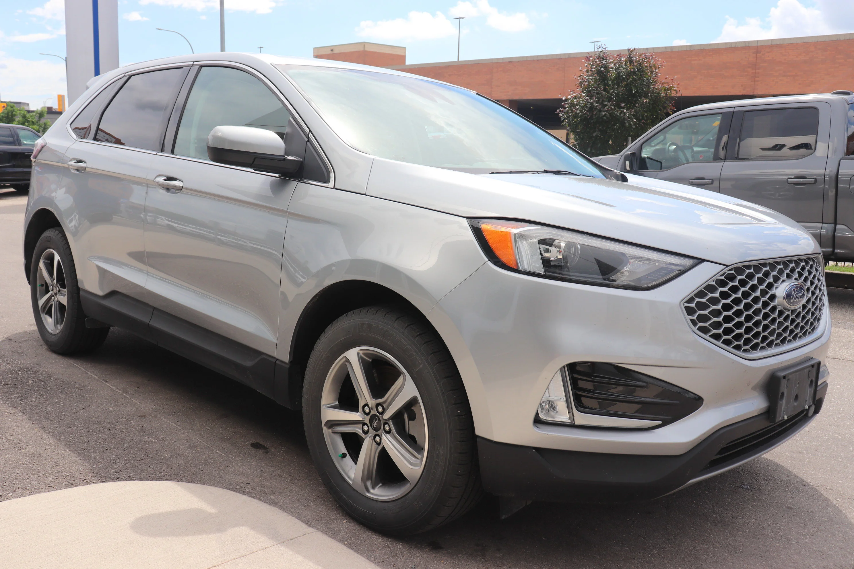 Certified Used 2023 Gray Ford SEL AWD image 5
