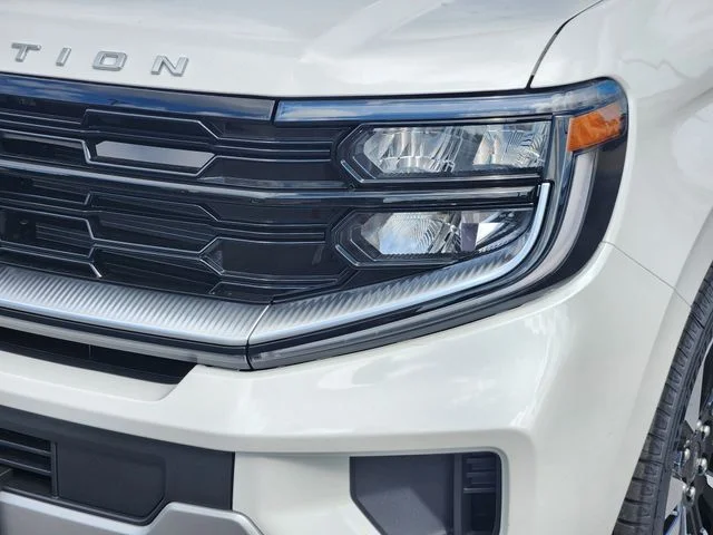 New 2026 Star White Metallic Tri-Coat Ford Platinum® image 8