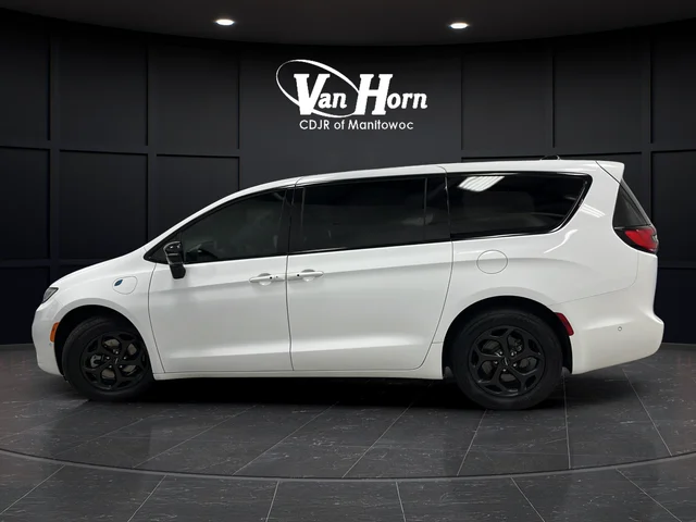 Used 2024 Bright White Clearcoat Chrysler Select S Appearance image 4