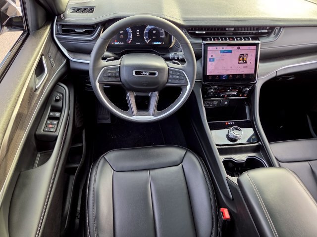 Used 2025 Silver Jeep Limited image 7