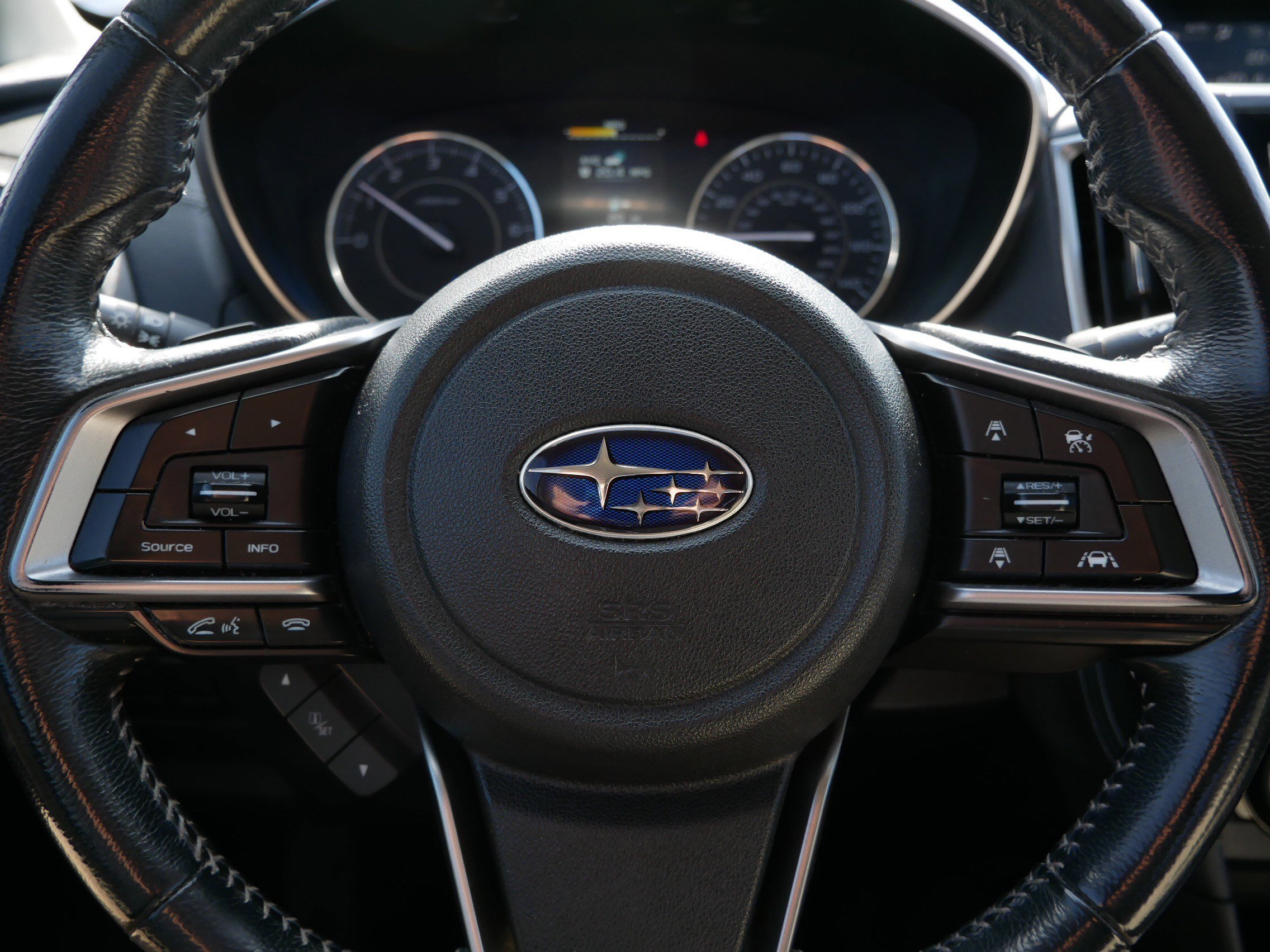 Used 2018 Crystal White Pearl Subaru Limited image 25
