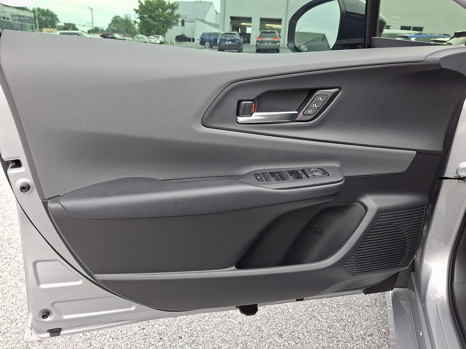 Certified Used 2025 CUTTING EDGE Toyota Limited image 14