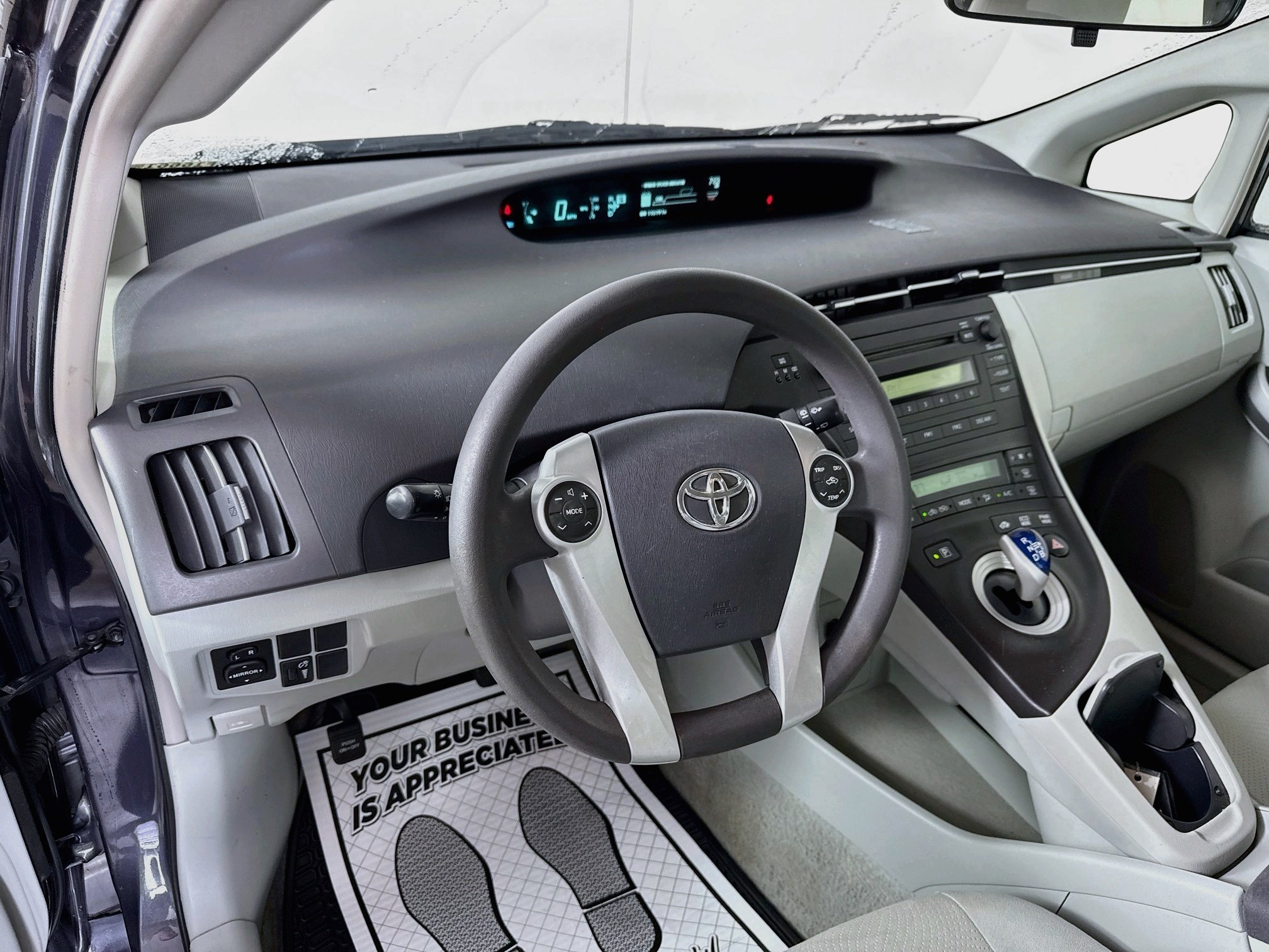 Used 2010 Winter Gray Metallic Toyota II image 9