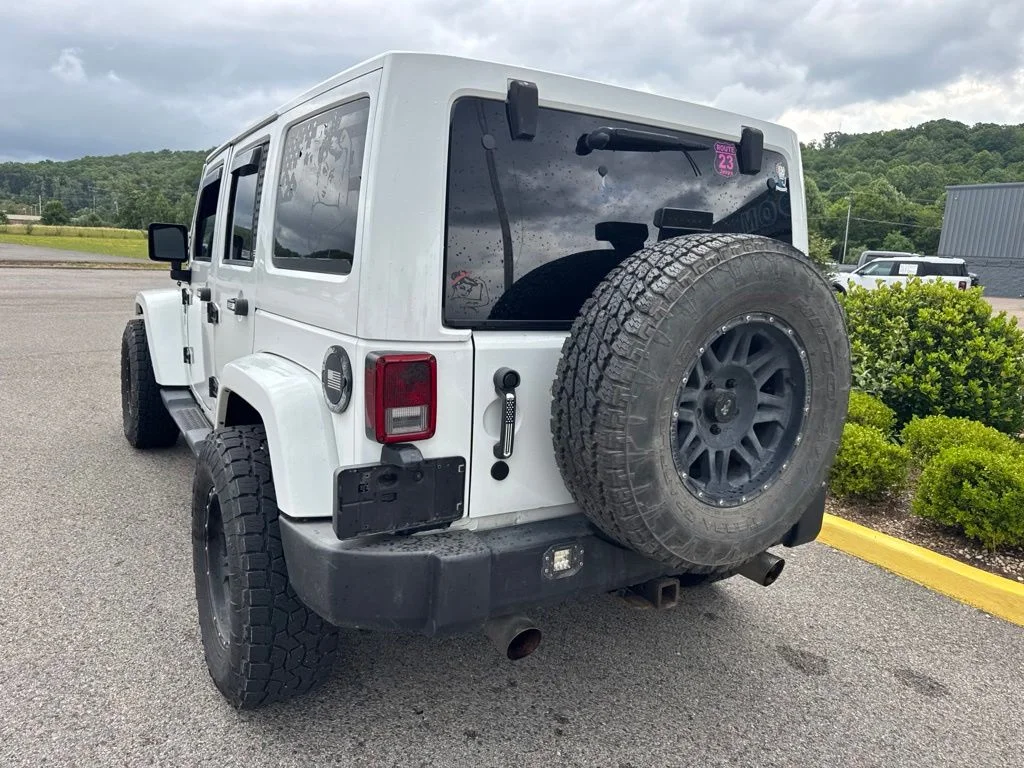 Used 2013 Bright White Jeep Unlimited Sahara image 10