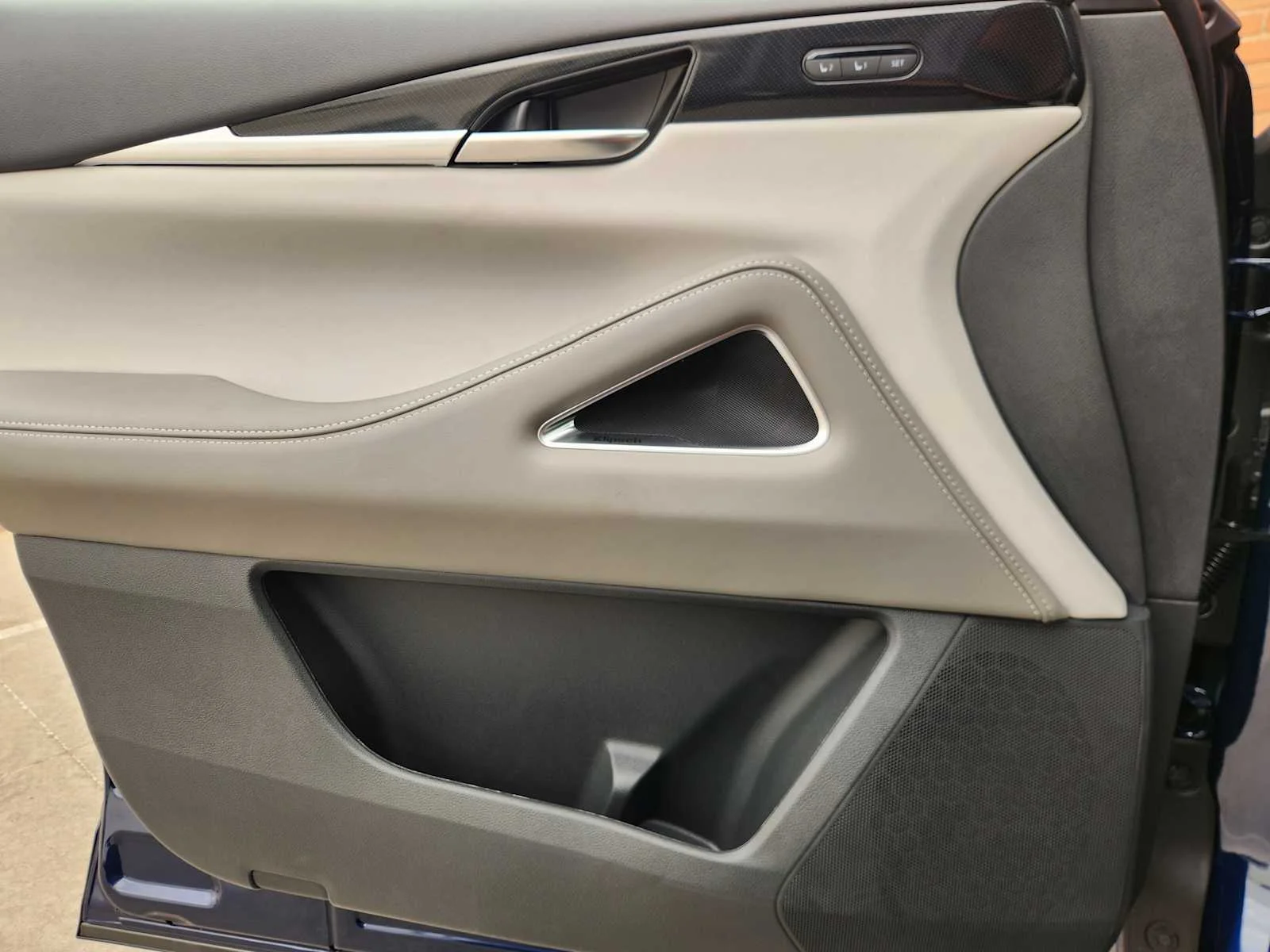 New 2027 GRAND BLUE INFINITI Sport AWD image 17