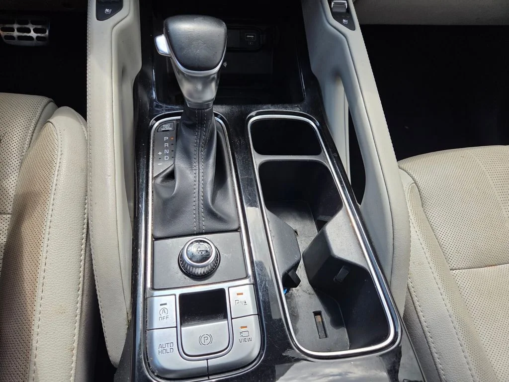 Used 2021 White Pearl Kia SX image 17