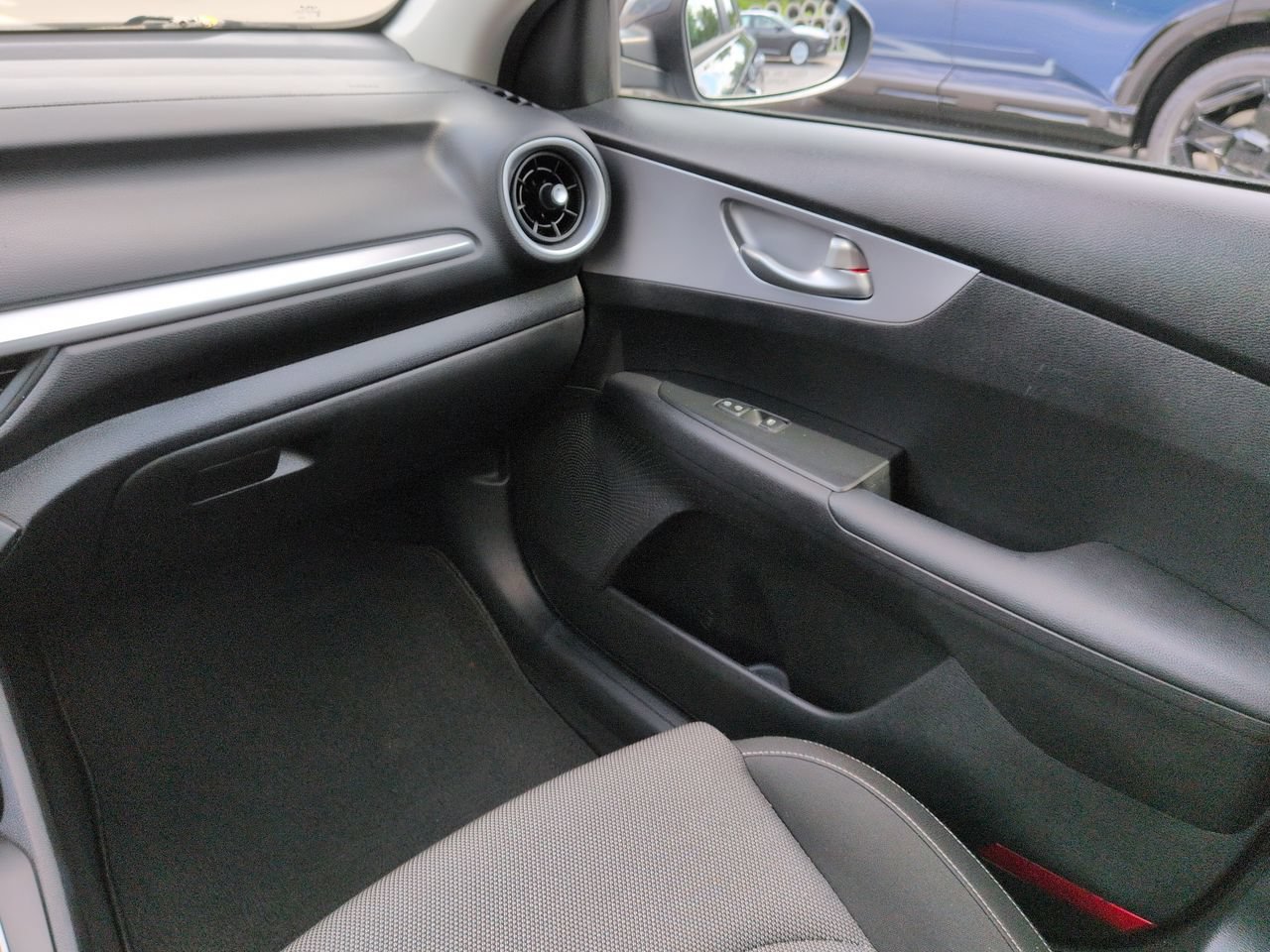 Used 2023 Gravity Gray Kia  image 18
