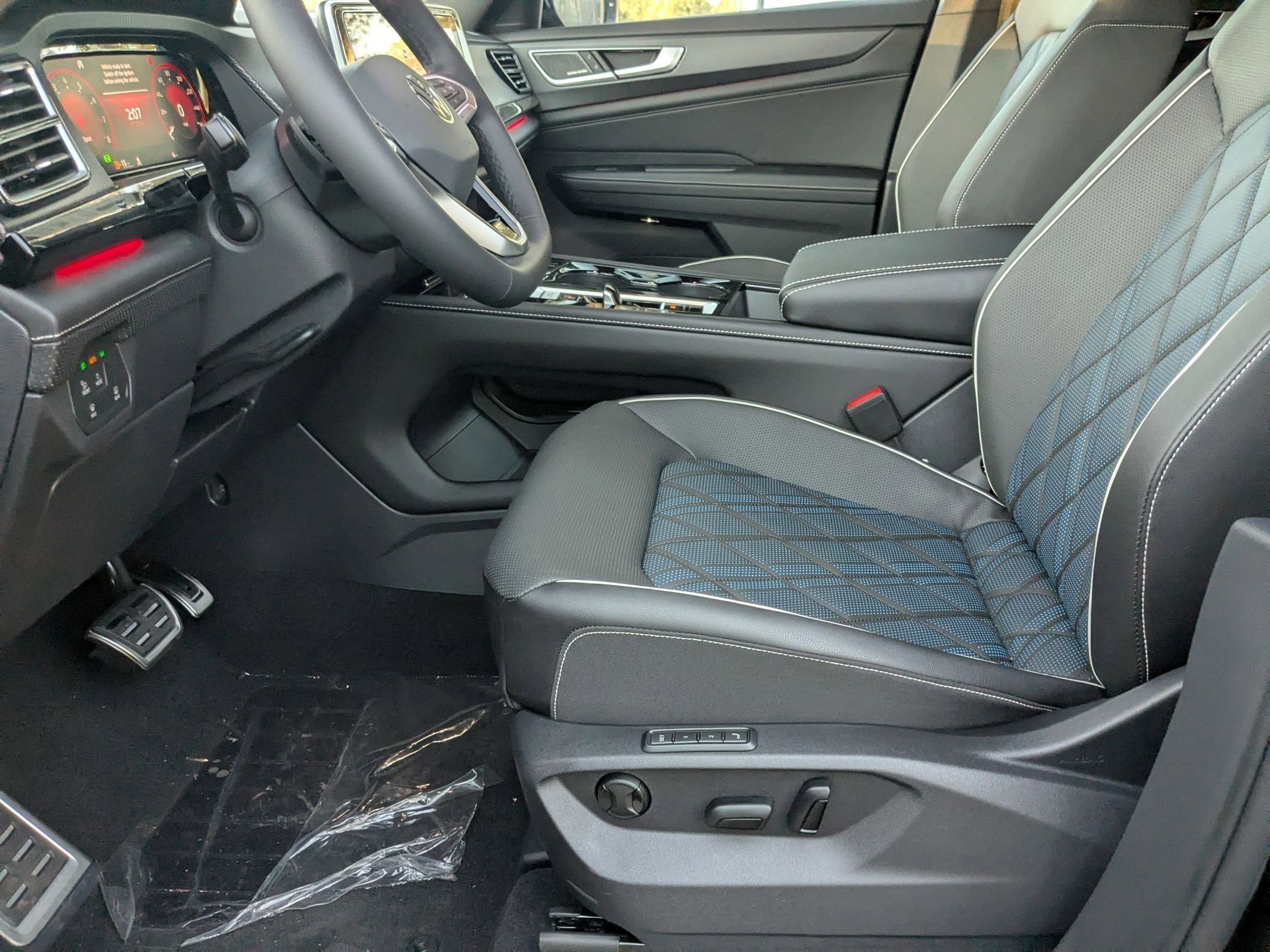 New 2026 Deep Black Pearl Volkswagen 2.0T SEL Premium R-Line image 5