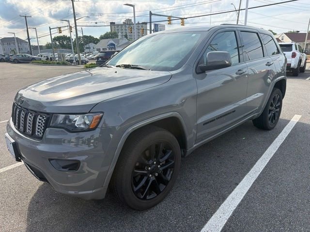 Used 2022 Gray Jeep Laredo X image 6