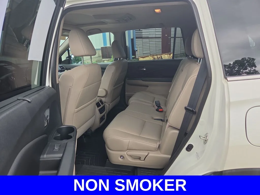 Used 2016 White Honda Touring image 21