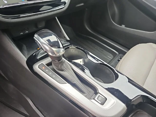 Used 2024 White Frost Tricoat Buick Avenir image 25