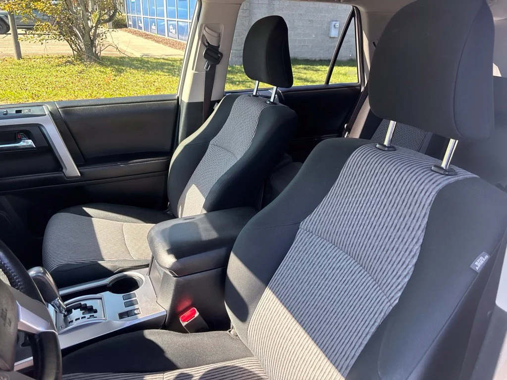 Used 2016 Silver Toyota SR5 image 16