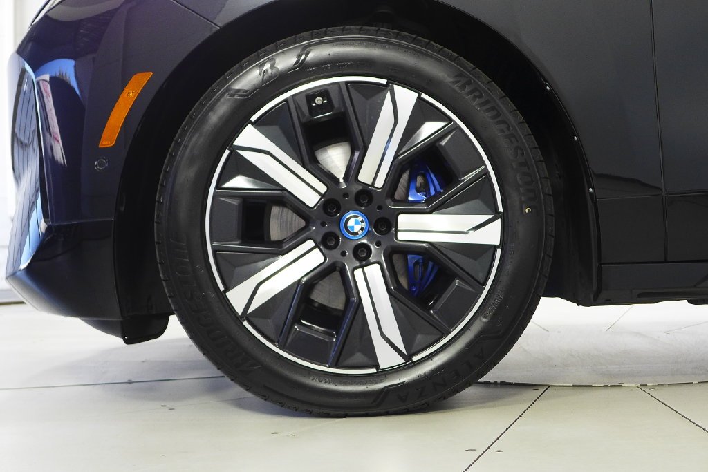 Certified Used 2023 Black Sapphire Metallic BMW M60 image 5