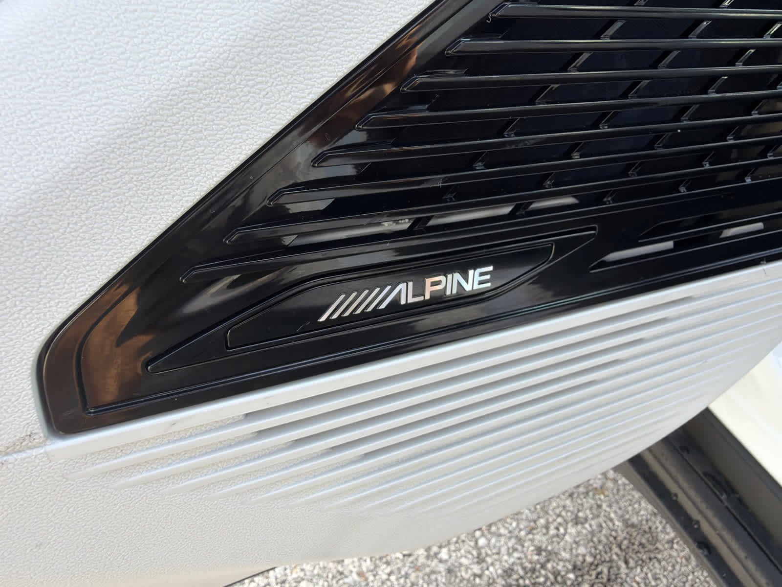 New 2026 Bright White Clear-Coat Exterior Paint Jeep Limited image 31