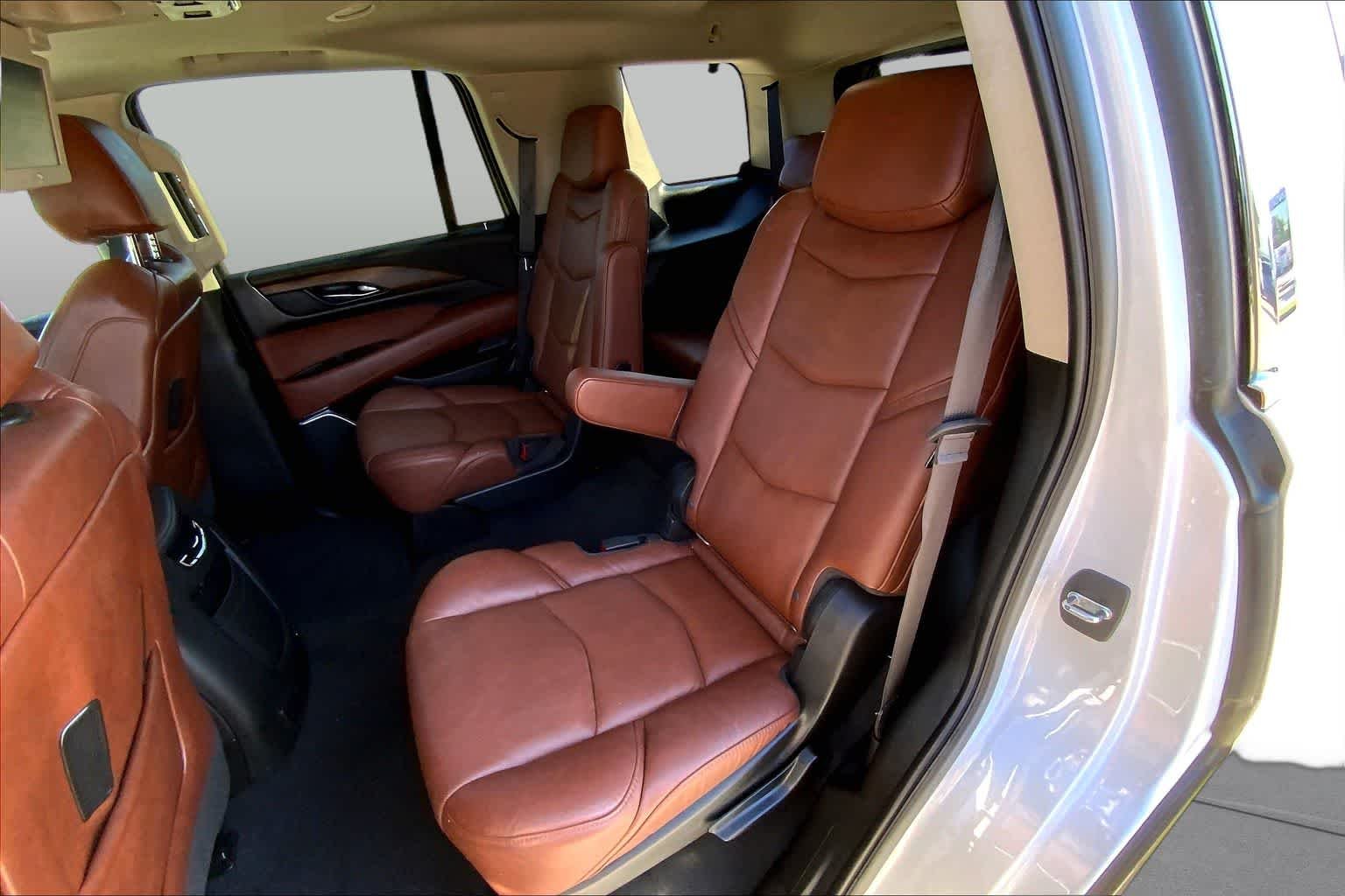 Used 2019 Crystal White Tricoat Cadillac Premium Luxury image 21